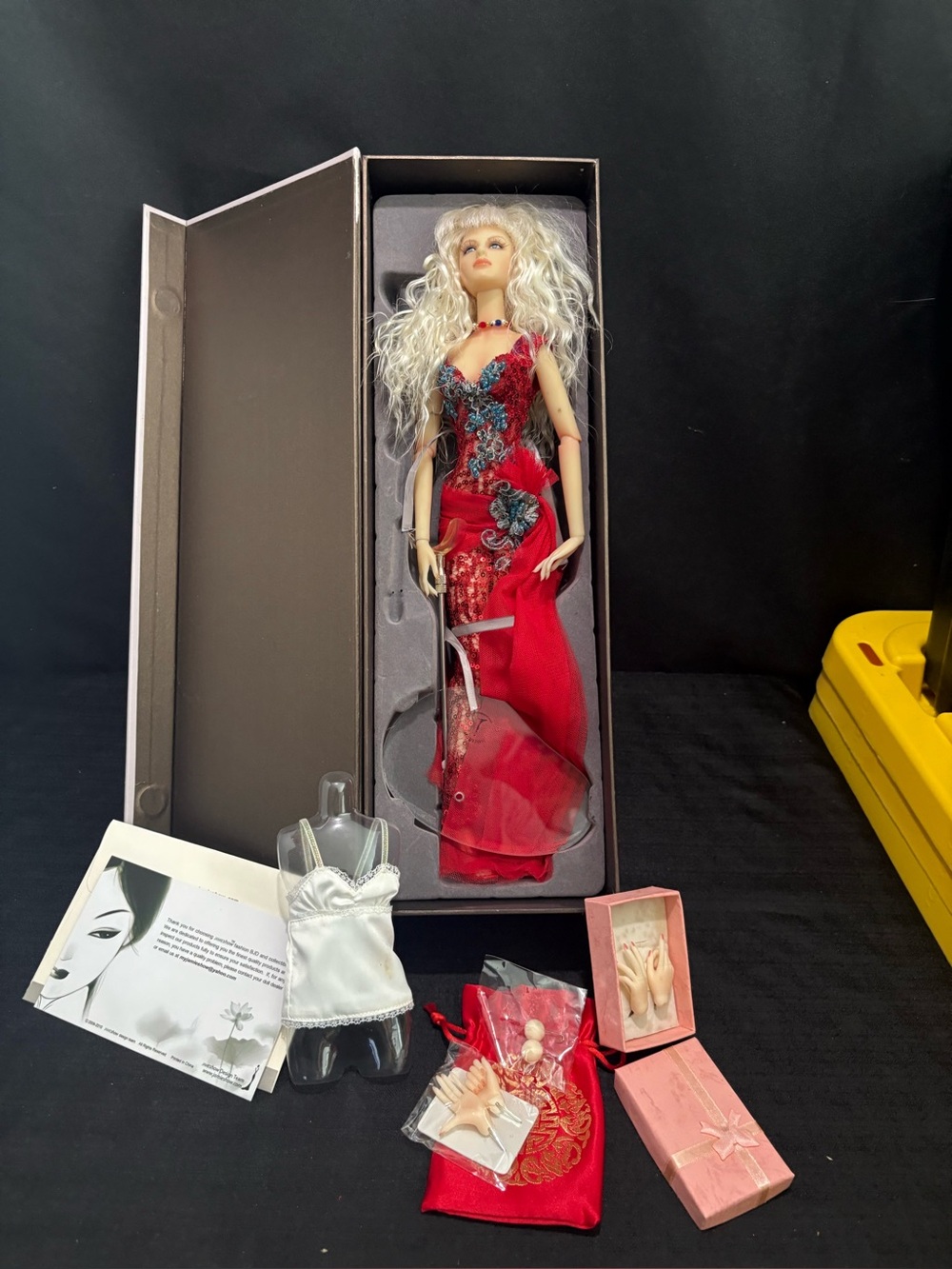 JAMIEshow blossom JAMIE 16” high end doll outfits, 2 sets of hands & more!